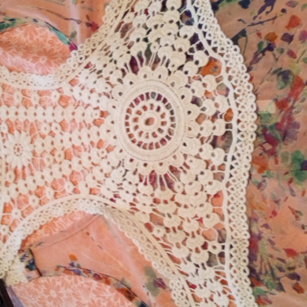 Sheer Floral Lace Tank - Picture 7 of 8
